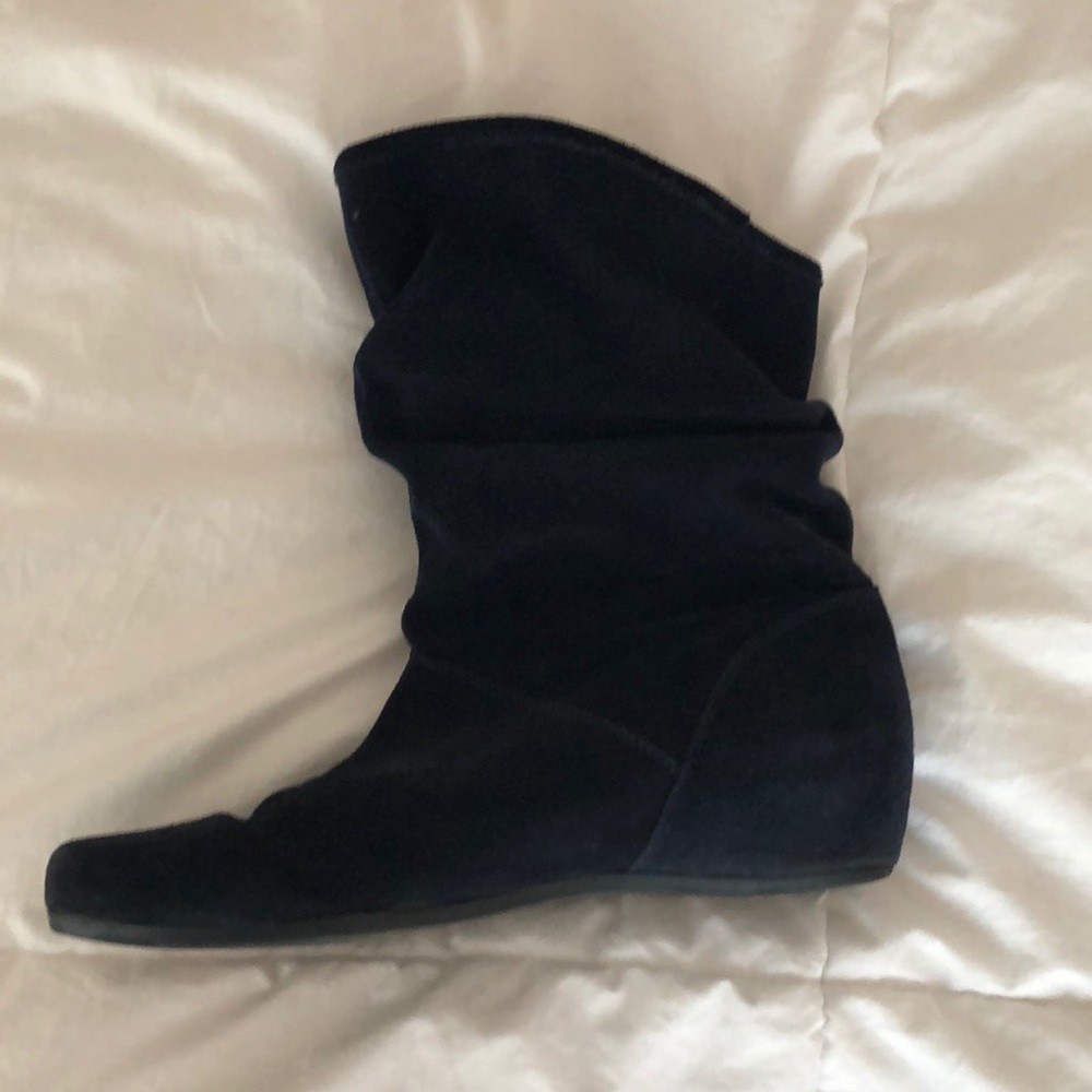 Navy Steve Madden boots in perfect condition